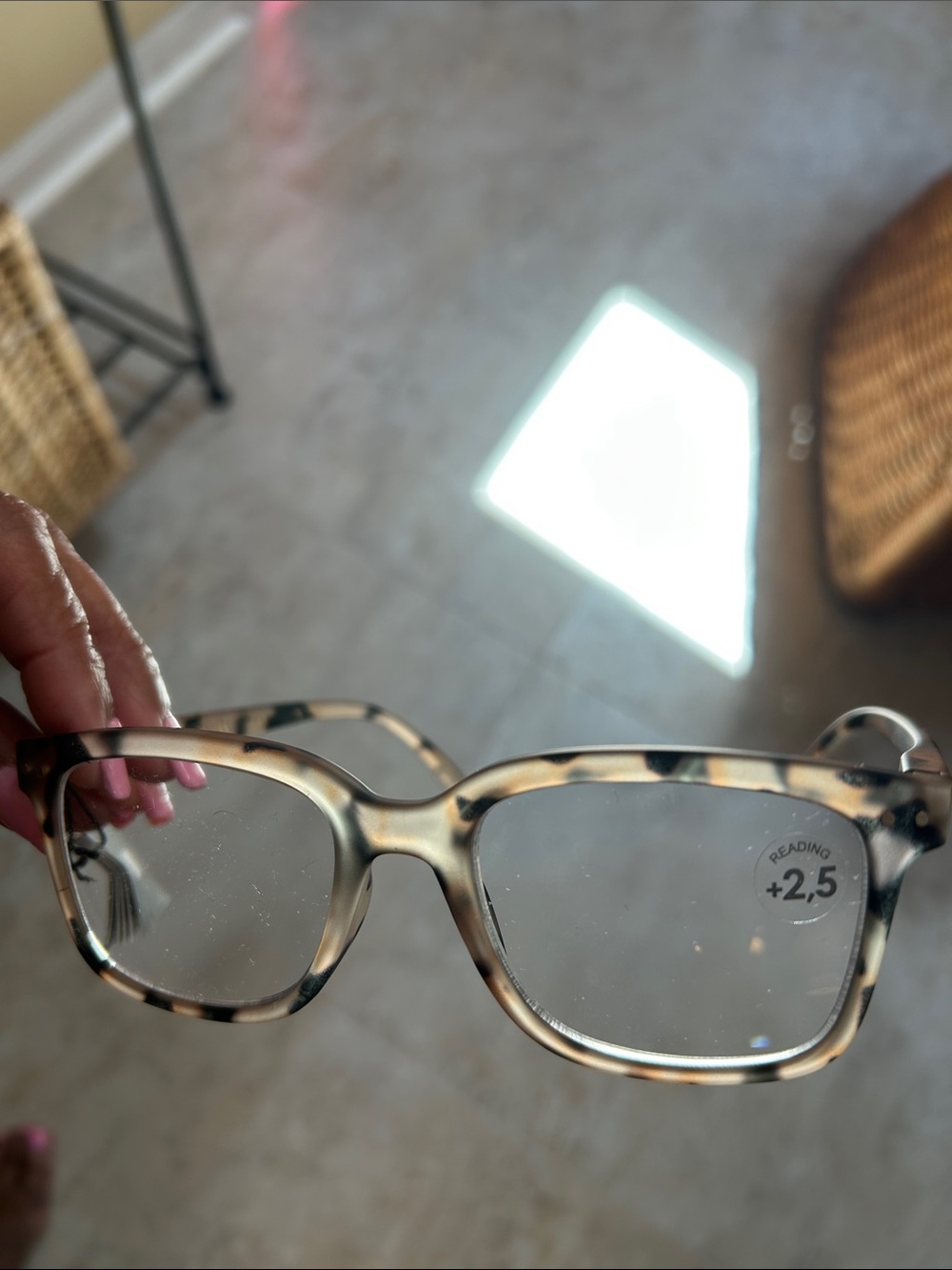 IZIPIZI Reading Glasses - Light Tortoise - Picture 4 of 5